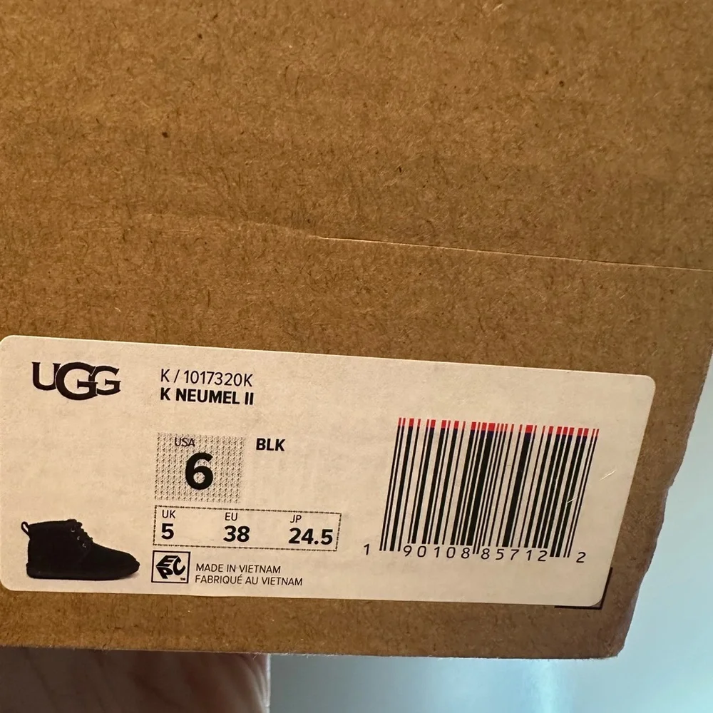 UGG Kids Neumel II Black Suede Boots Size 6 Unisex